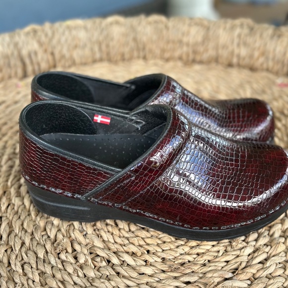 Sanita Professional Nursing Clogs - Picture 4 of 9